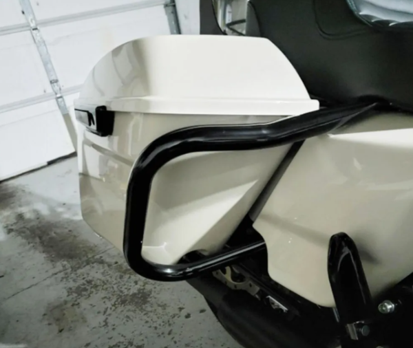 Aftermarket 100% Brand New High Quality and very durable Easy to install and no install instruction Color: Black Material: Steel Position: Rear Fitment: Fits ’14-later FLHR, FLHRC, FLHTCU, FLHTCUL, FLHTK, FLHTKL, FLHTKSE and FLTRU models. Installation requires reuse of Original Equipment saddlebag supports. Saddlebag Bracket Guard Bar For Touring 2014-